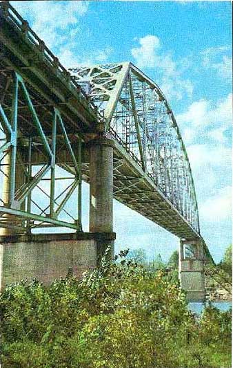 O. K. Allen Bridge over the Red River, connecting Pineville and Alexandria, Louisiana